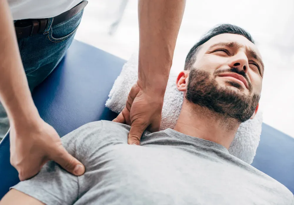 Physiotherapy treatment for frozen shoulder at Physio Melbourne